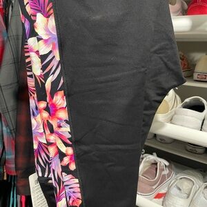PINK Victoria's Secret Black and Pink Floral Leggings